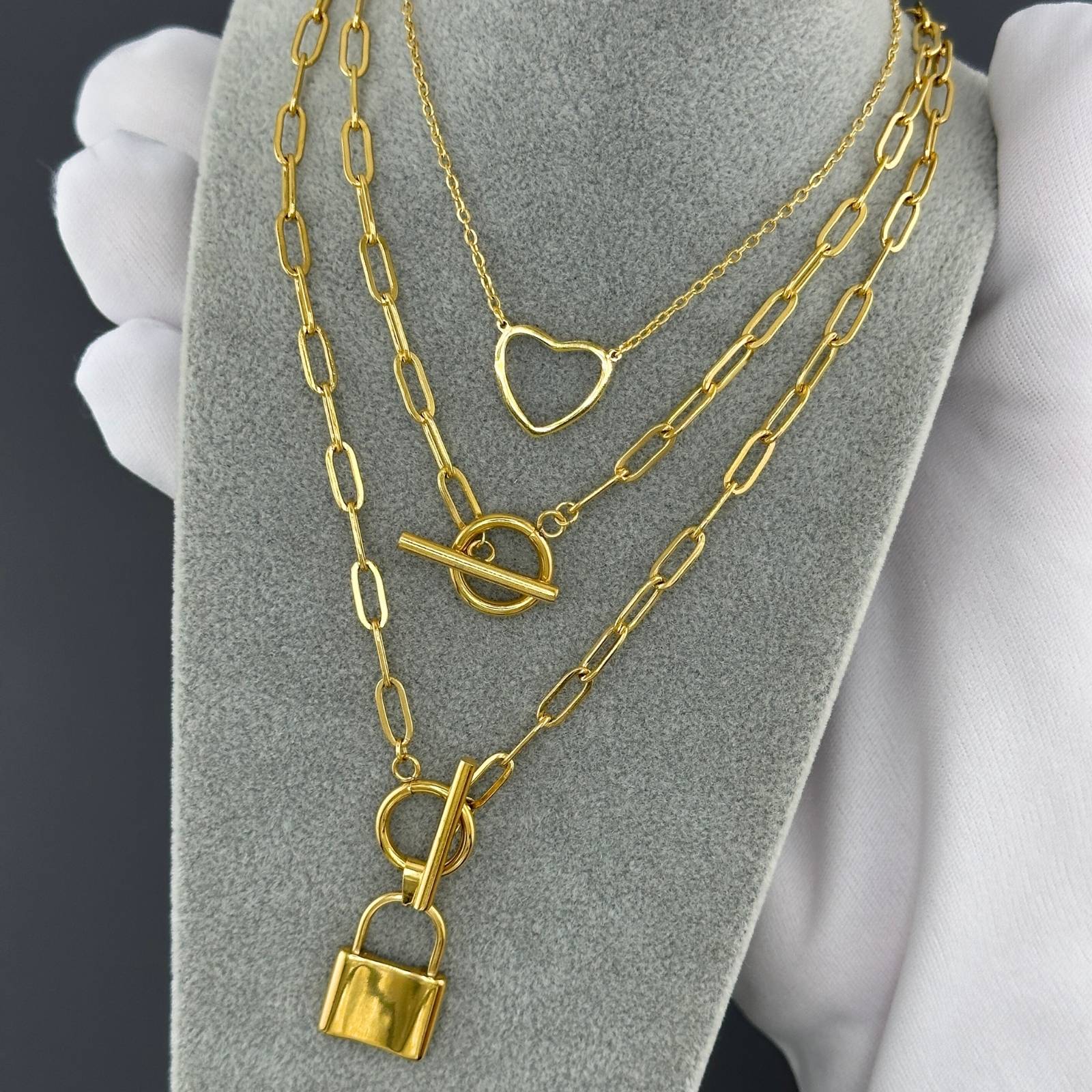 18K gold plated Stainless steel &quot;Lock&quot; necklace, no tarnishing (Guaranteed Returns )  delivery in 2-3 days .