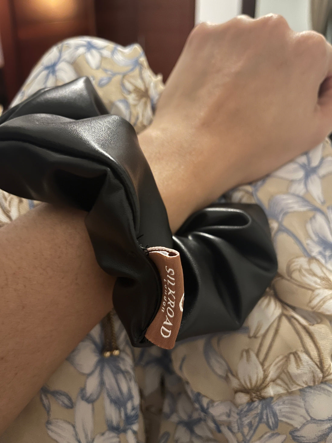 BLACK GAMMON Scrunchies -LEATHER (faux) semi shine delivery in 2-3 days .