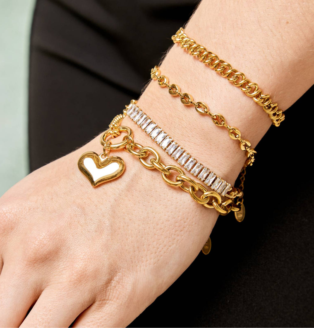 18K gold plated Stainless steel &quot;Heart&quot; bracelet, no tarnishing (Guaranteed Returns )  delivery in 2-3 days .